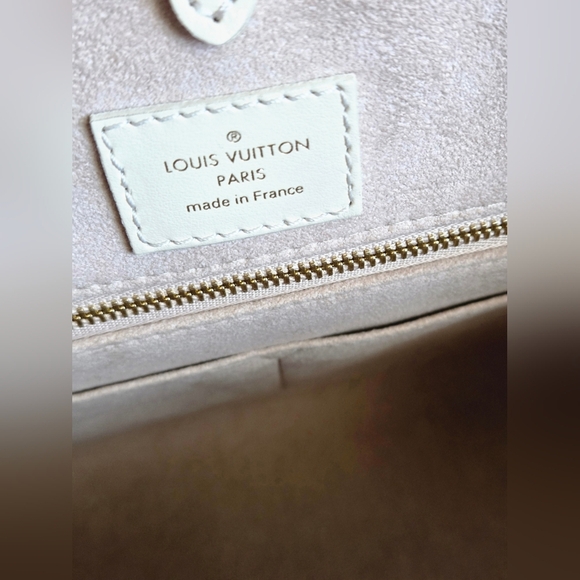 Louis Vuitton Onthego MM Giant Empreinte | Creme & Rose Trianon | Excellent - Picture 7 of 7